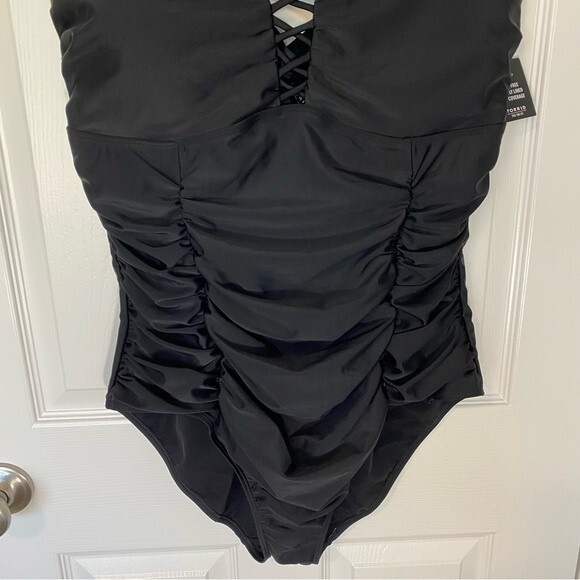 NWT Torrid Swimsuit Lattice Front Cage One Piece Ruche Wireless SZ 3X - Picture 3 of 12